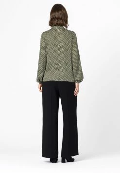 Prix Raisonnable HALLHUBER MIT GRAFIKPRINT - Blouse chemises et blouses col en v femme -France Hallhuber Soldes Boutique e84dd708cc4f4e999a11f63b87d12aae