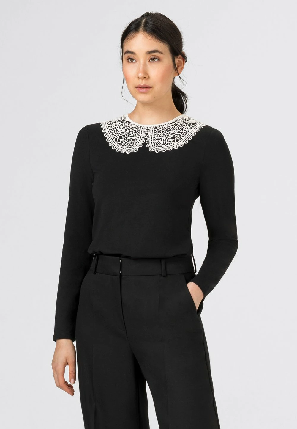 HALLHUBER Soldes T-shirt à manches longues t-shirts et tops col claudine femme 1 HALLHUBER Soldes T-shirt à manches longues t-shirts et tops col claudine femme